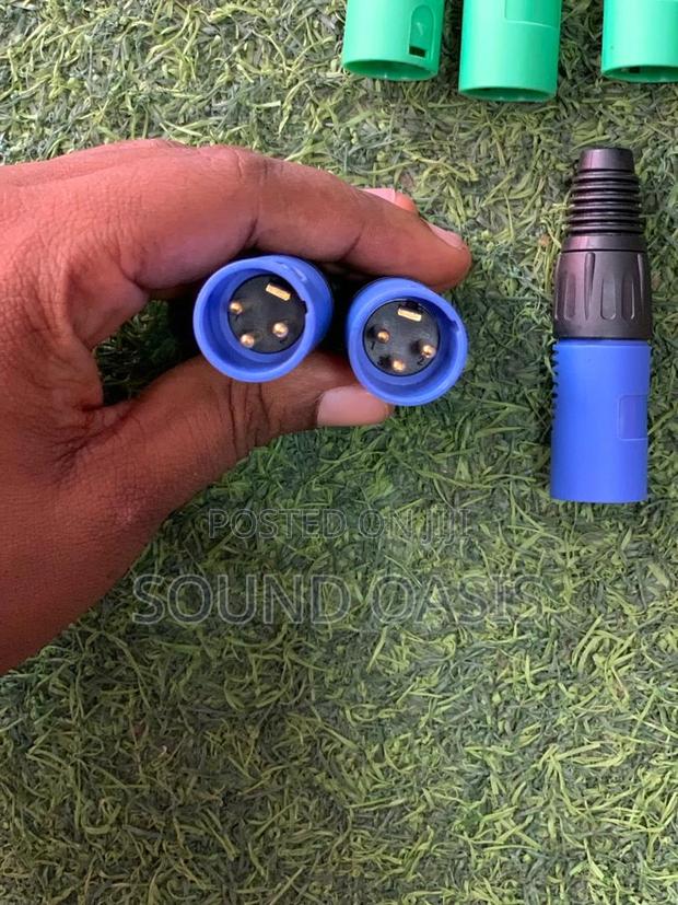 Male and Female Canon Plugs (Plastic) -XLR Plugs · Photo 3