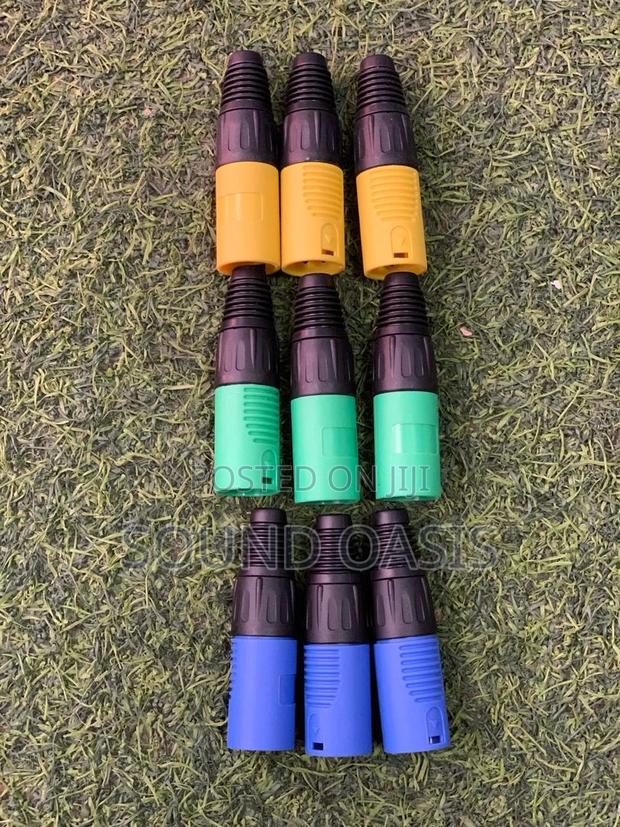 Male and Female Canon Plugs (Plastic) -XLR Plugs · Photo 1
