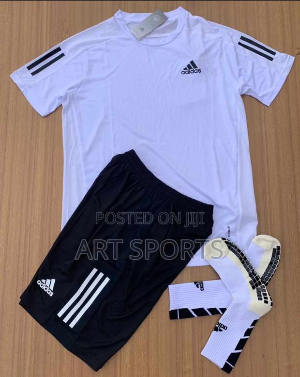 Adidas Gym Set. ( With Grip Socks ) · Photo 2