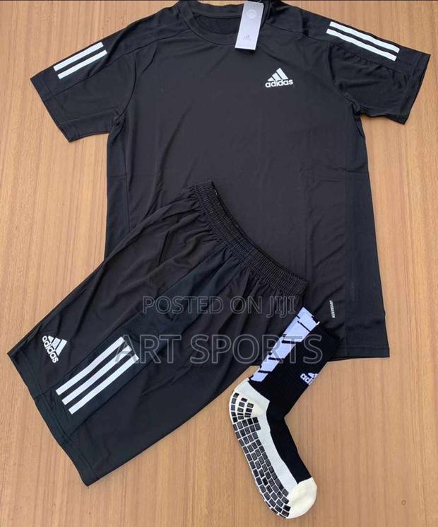 Adidas Gym Set. ( With Grip Socks ) · Photo 1
