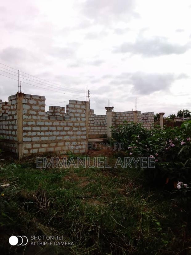 One Plot of Land With Self Contain for Sale · Photo 1