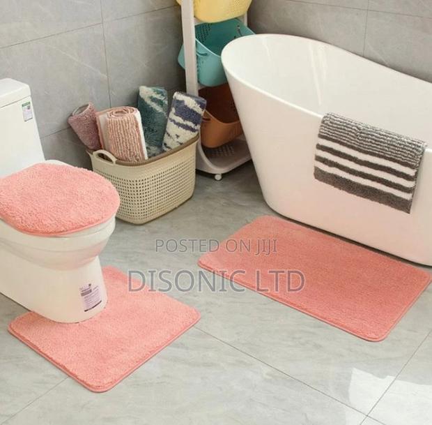3 Sets Washroom Mats · Photo 1