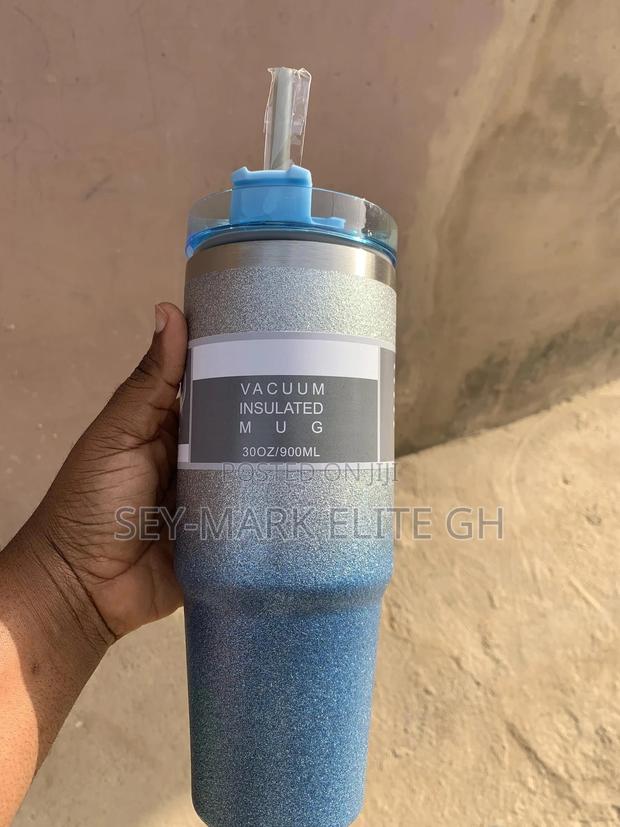 Vacuum Insulated Mug 900ML · Photo 3