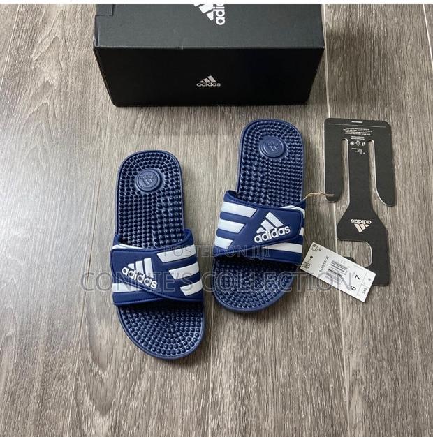 Adidas Slippers · Photo 1