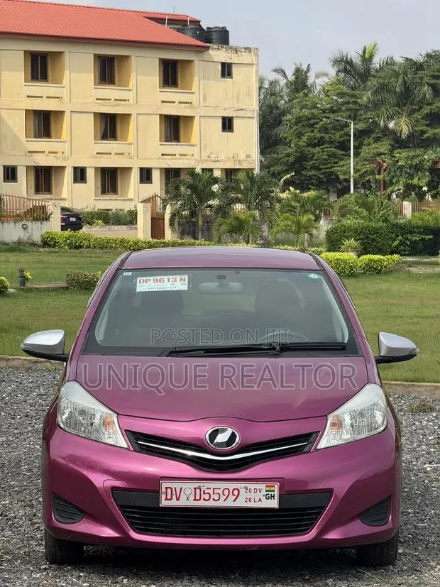 Toyota Vitz 1.3 AWD 5dr 2012 Purple · Photo 1