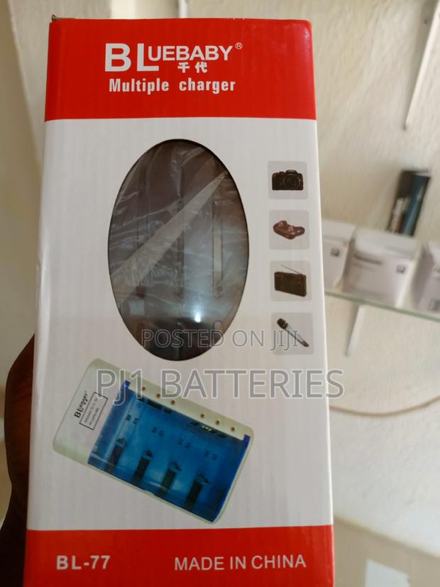 Aa , Aaa , 9V , C, D, Universal Charger · Photo 1