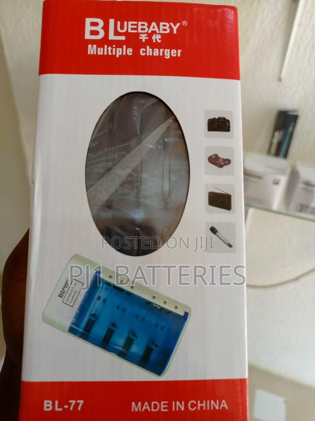 Aa , Aaa , 9V , C, D, Universal Charger · Photo 2