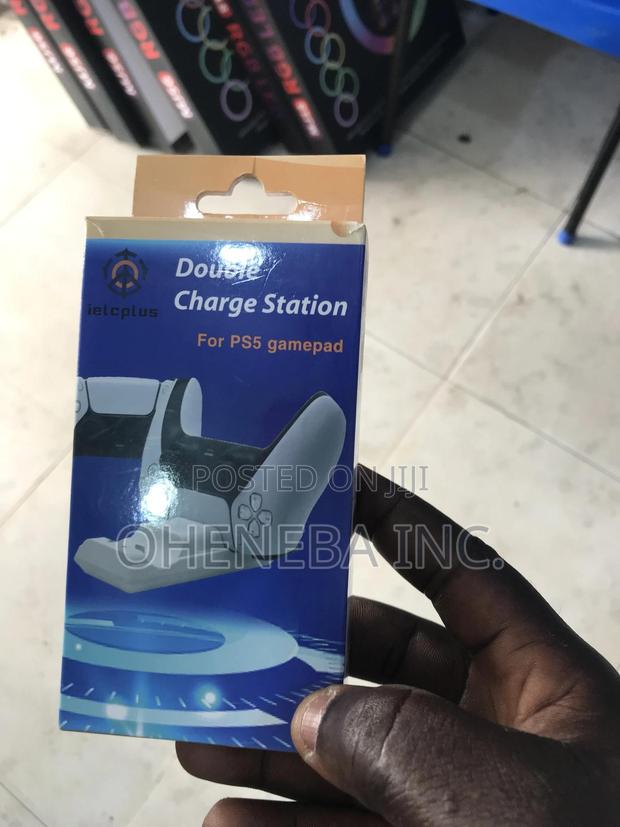 PS5 Controllers Charging Station · Photo 1