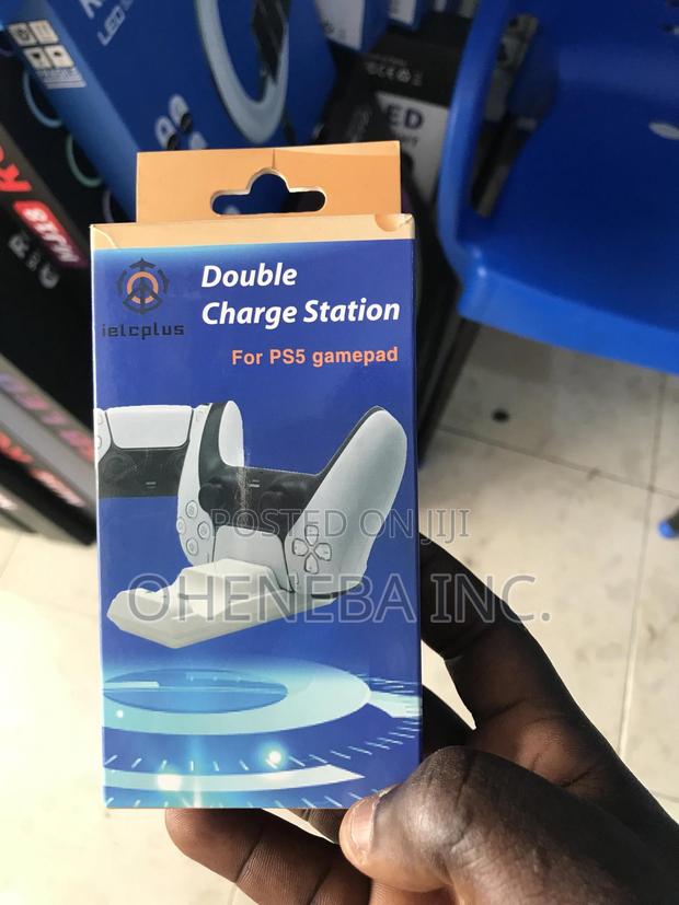 PS5 Controllers Charging Station · Photo 2