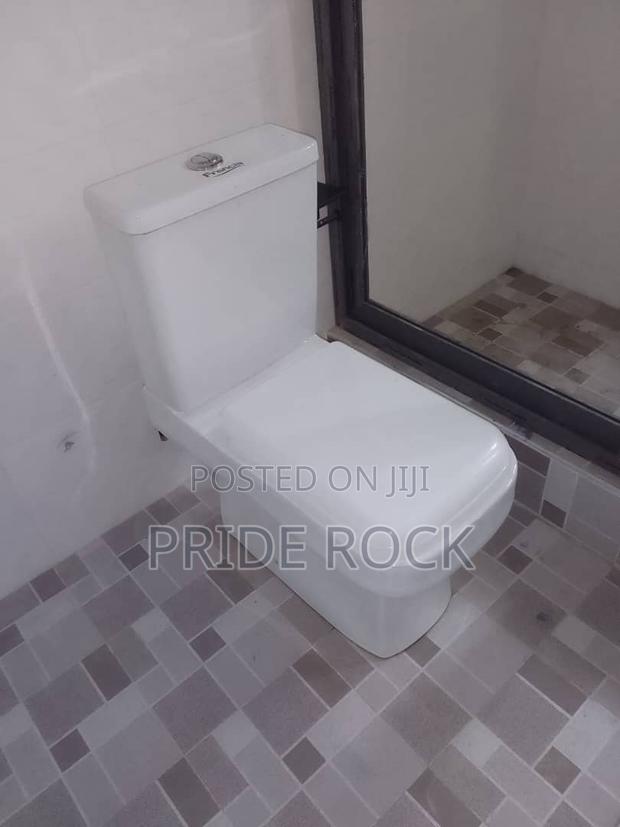 Press Top Wc, Water Closet Small Tank · Photo 1
