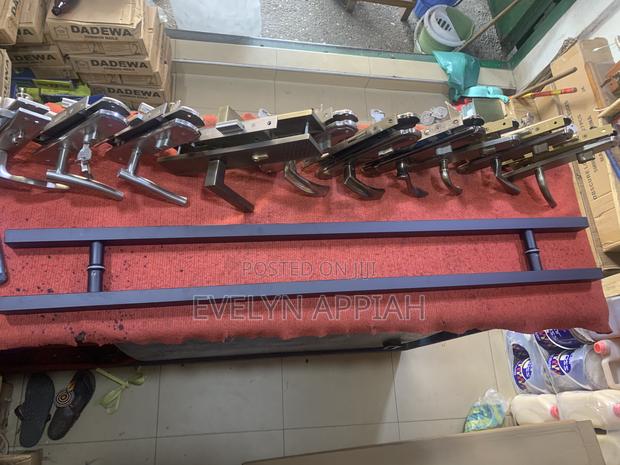 4ft Black Stainless Pull Handle (Heavy) · Photo 3