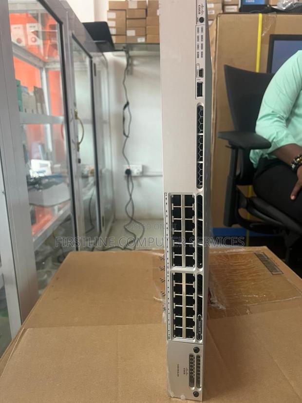 Cisco Wireless Controller · Photo 1