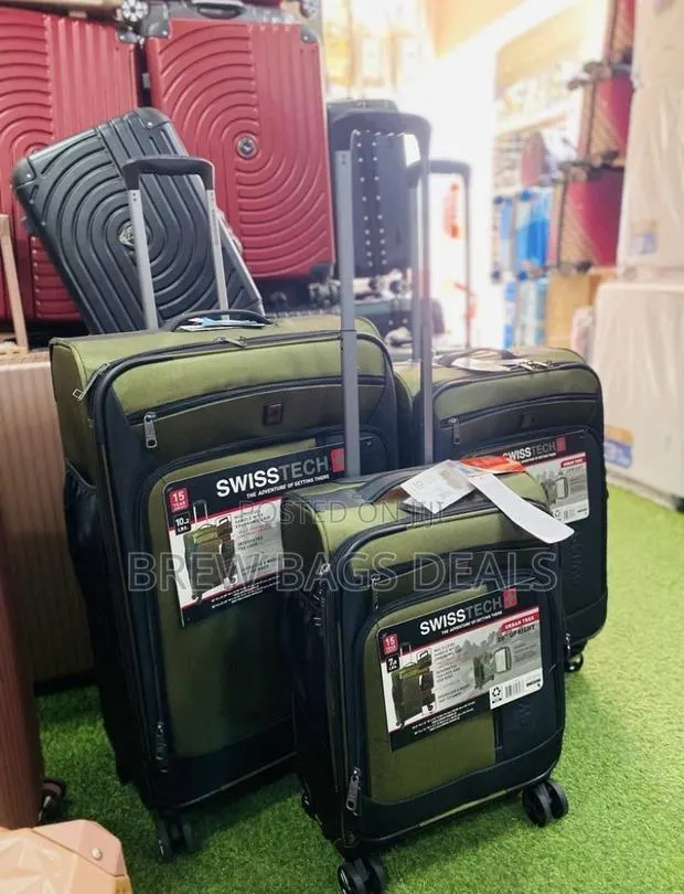 Swiss Tech 3set Traveling Bag With Usb Port And Shoe Bag · Photo 1