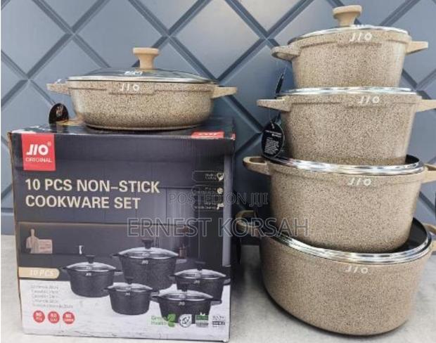 10 PCS Quality Nonstick Cookware Set · Photo 5