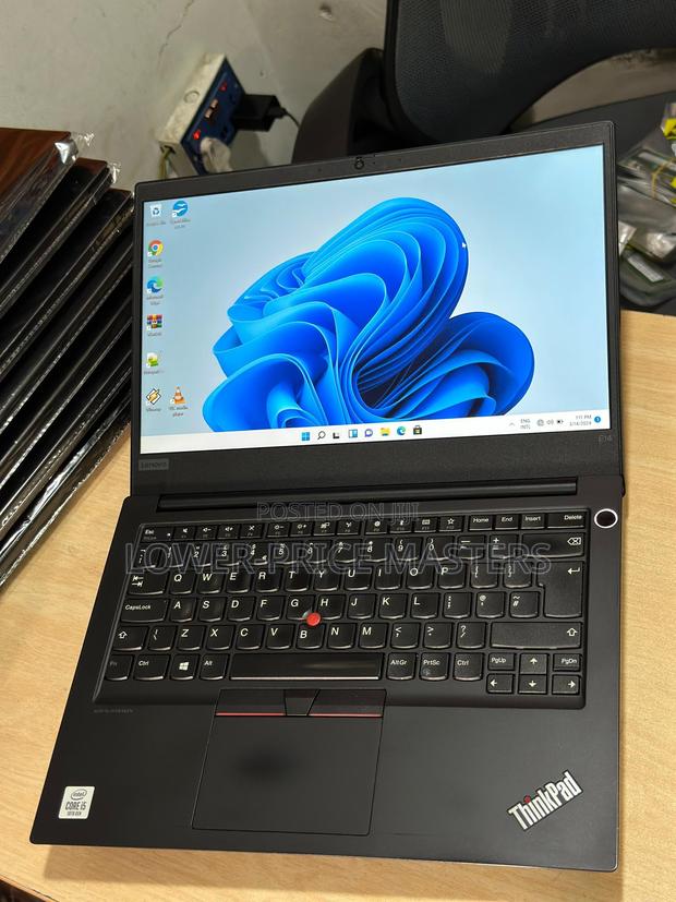 New Laptop Lenovo ThinkPad E14 G5 8GB Intel Core I5 SSD 256GB · Photo 2