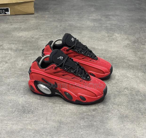Nike Nocta Crimsom Glide · Photo 2