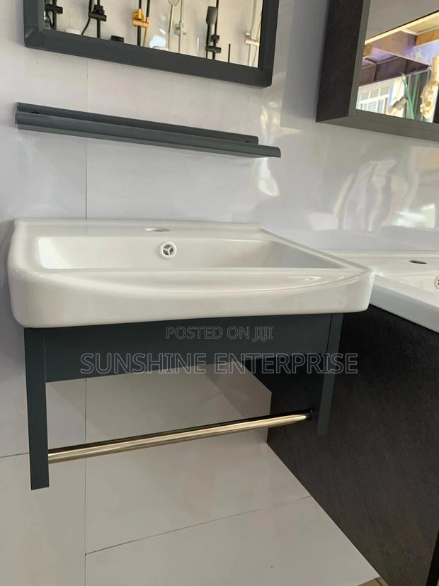 Wk Small Cabinet Basin · Photo 2