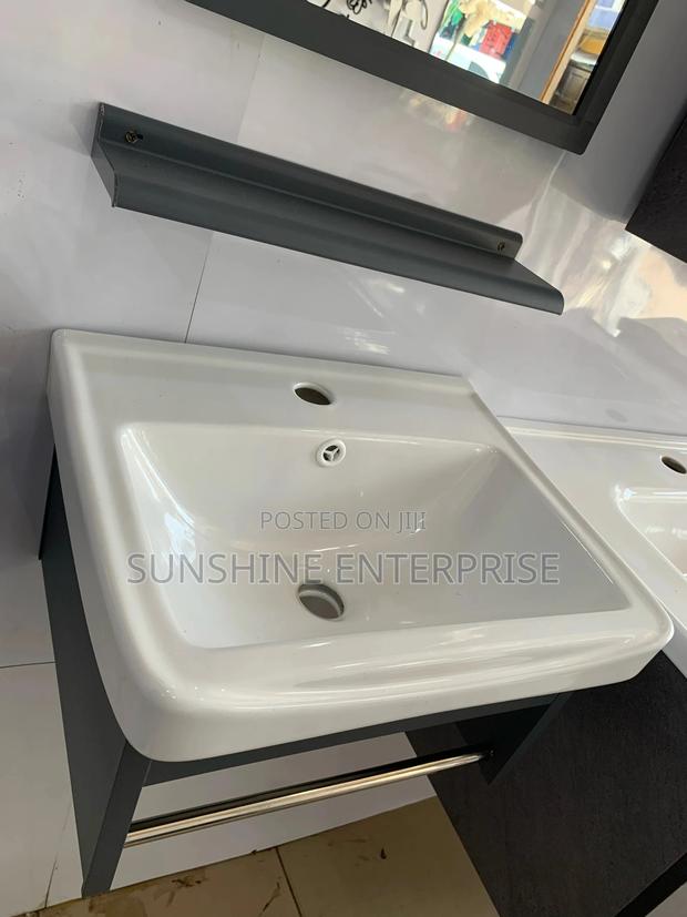 Wk Small Cabinet Basin · Photo 3
