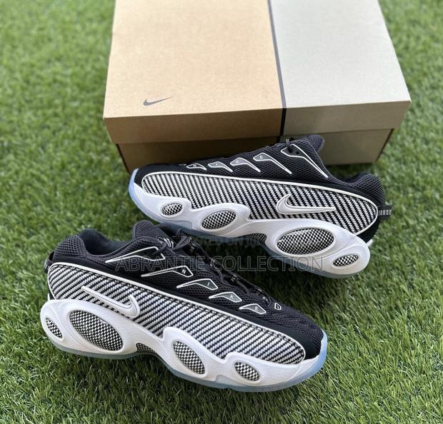Nike Nocta Crimson Glide · Photo 2