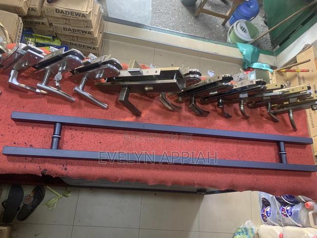 4ft Black Stainless Pull Handle (Heavy) · Photo 1