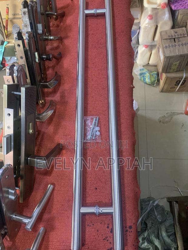 3ft Round Stainless Steel Pull Handle · Photo 1