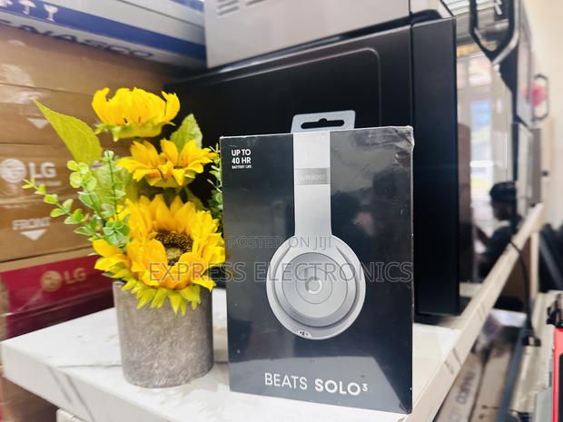 High Performance Headphones Beats Solo 3 · Photo 1