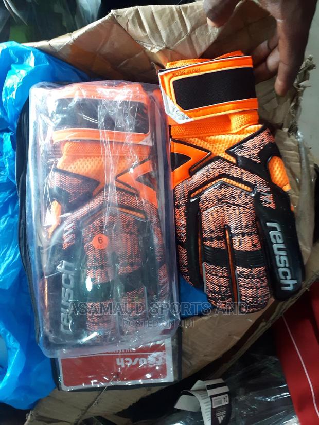 Original Goalkeeper Gloves At Cool Price · Photo 1