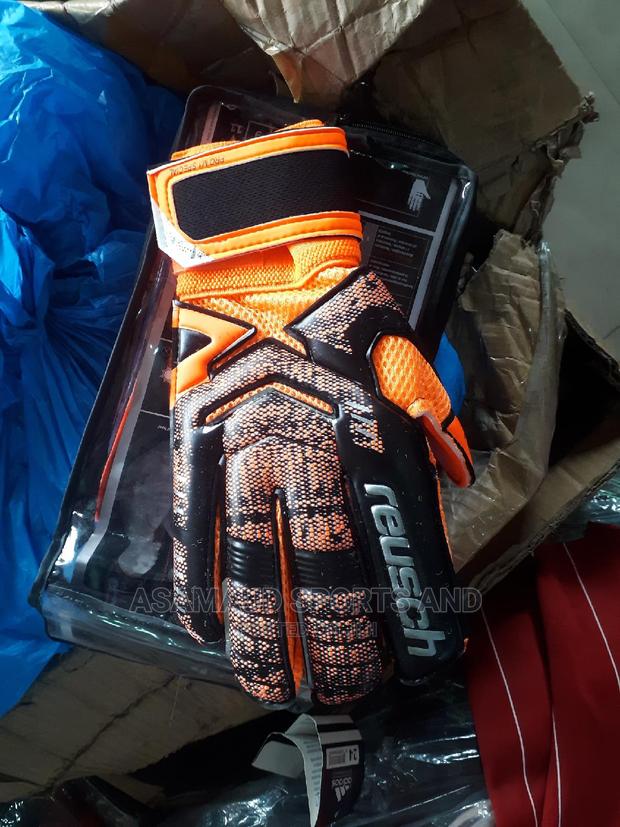 Original Goalkeeper Gloves At Cool Price · Photo 3