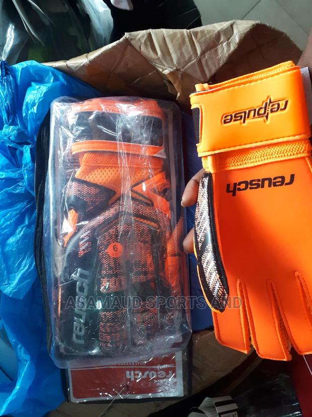 Original Goalkeeper Gloves At Cool Price · Photo 4