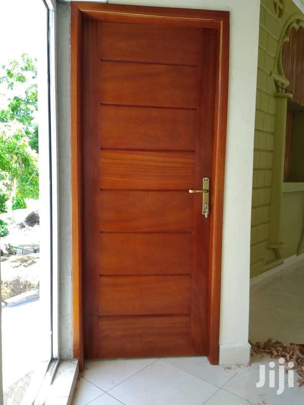 Wooden Door · Photo 1