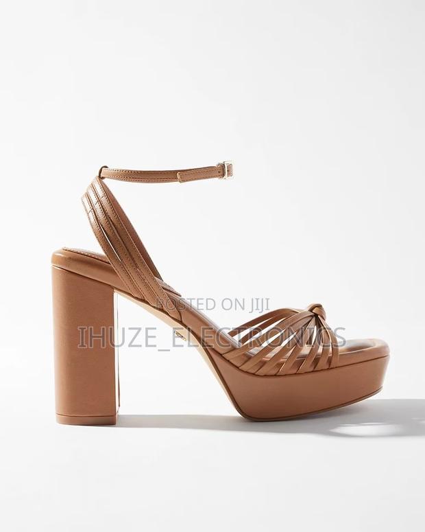Knotted Platform Sandal (Size 9.5) · Photo 3