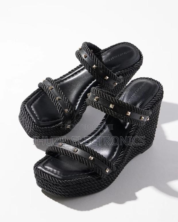 Studded Rope Wedge (Size 8) · Photo 1