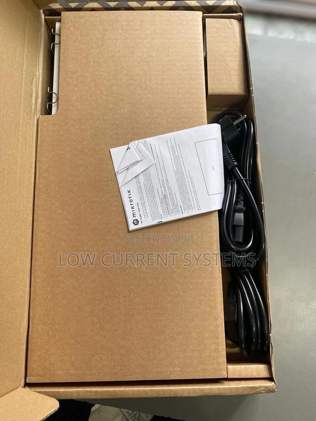 Mikrotik 24 Ports Switch Crs326-24g-2s+Rm · Photo 3