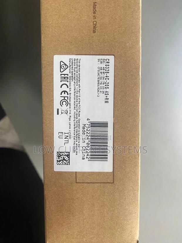Mikrotik Cloud Switch Crs328-4c-20s-4s+Rm · Photo 1