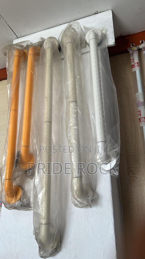 Hand Grab Bar, Towel Bar Plastic but Heavy and Quality · Photo 1