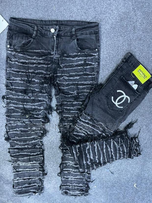 High Quality Jeans Available in Stock · Photo 4