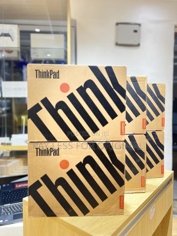 New Laptop Lenovo ThinkPad Yoga 8GB Intel Core I3 SSD 256GB · Photo 2