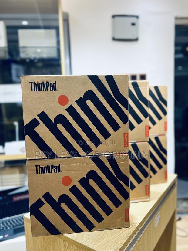New Laptop Lenovo ThinkPad Yoga 8GB Intel Core I3 SSD 256GB · Photo 1