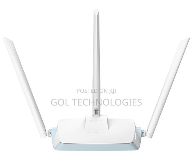 D-Link Pro AI RO4 N300 Smart Router · Photo 2