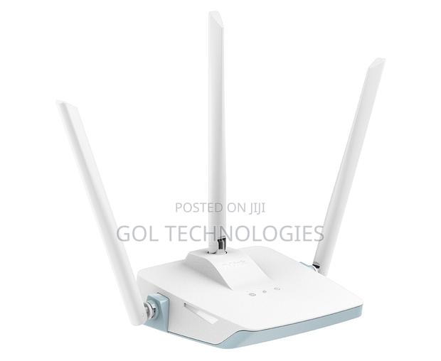 D-Link Pro AI RO4 N300 Smart Router · Photo 1