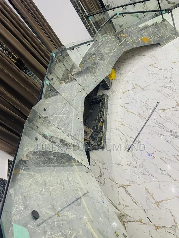 Bending Glasses on Staircase · Photo 1