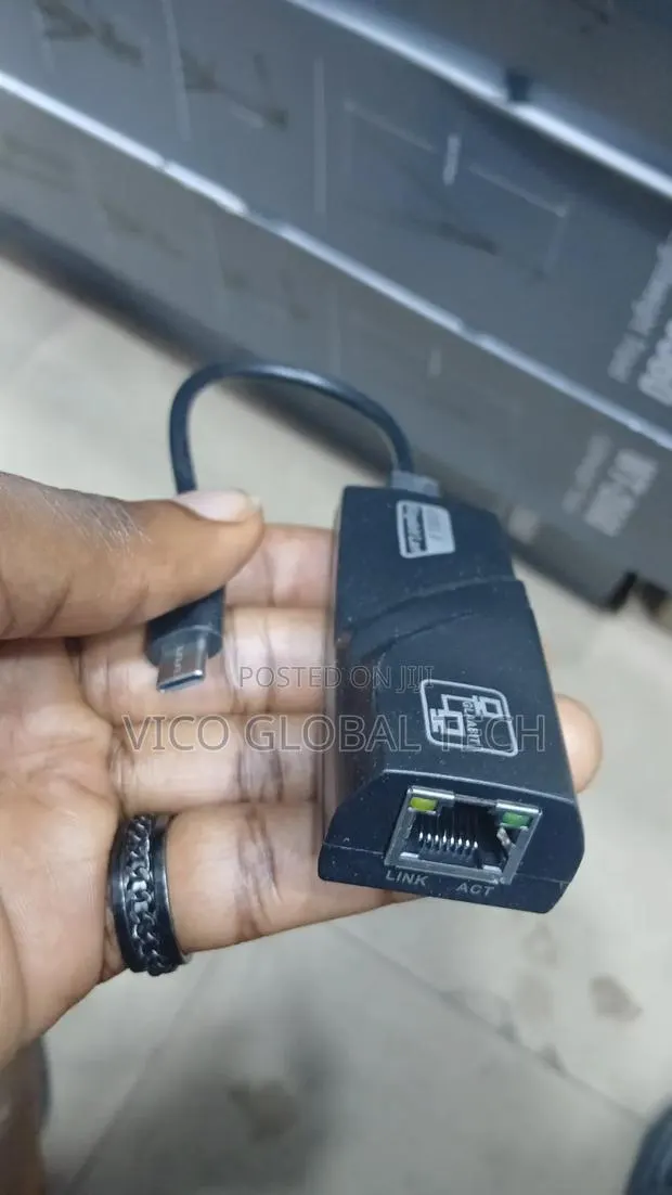 Type-C to Lan Gigabit Adapter · Photo 1