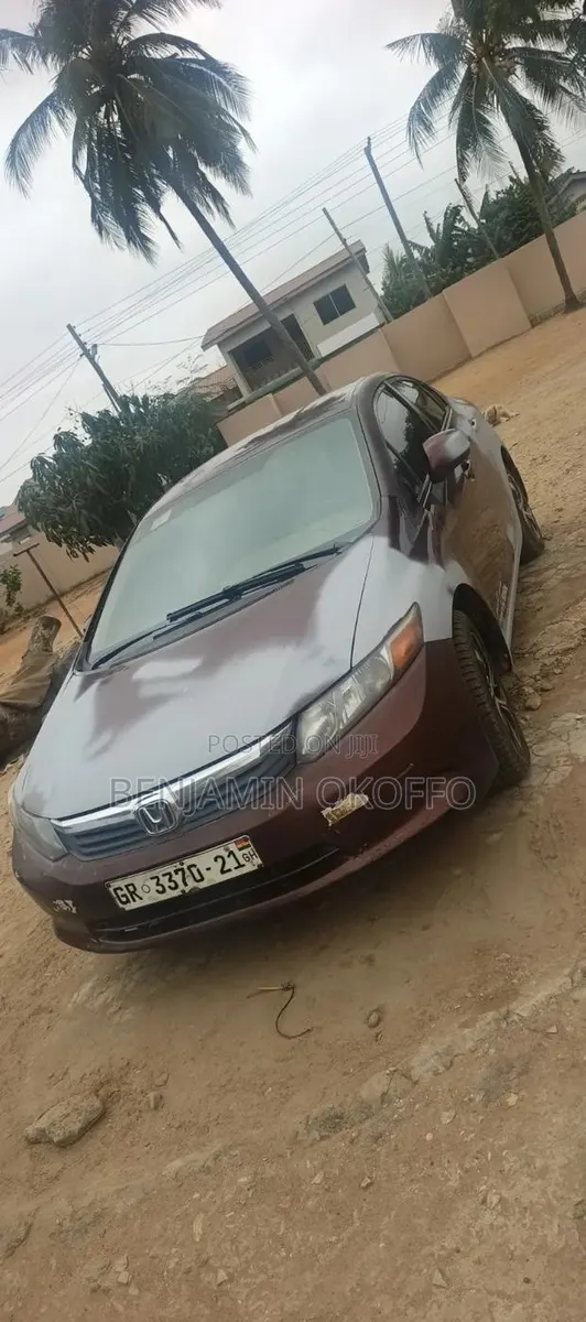 Honda Civic 1.8 5 Door Automatic 2012 Burgundy · Photo 1
