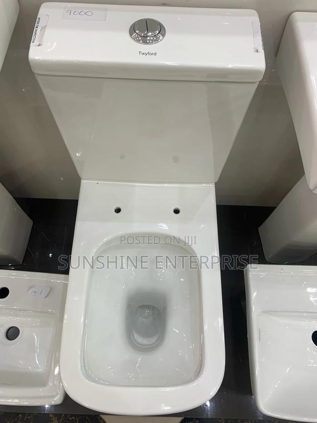 Twyford Square Water Closet · Photo 1