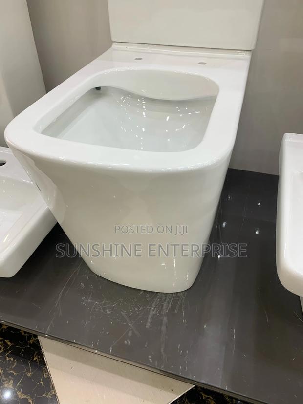 Twyford Square Water Closet · Photo 2