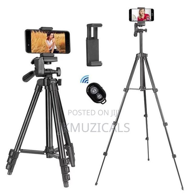 Cellphone Holder/ Portable _ Tripod Stand With Remote · Photo 1