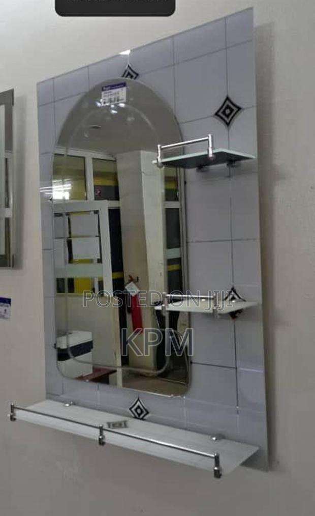 Heavy Mirror With 3 Shelf · Photo 2