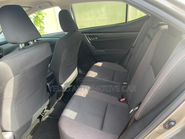 Rent Toyota Corolla · Photo 4