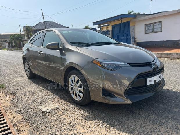 Rent Toyota Corolla · Photo 3