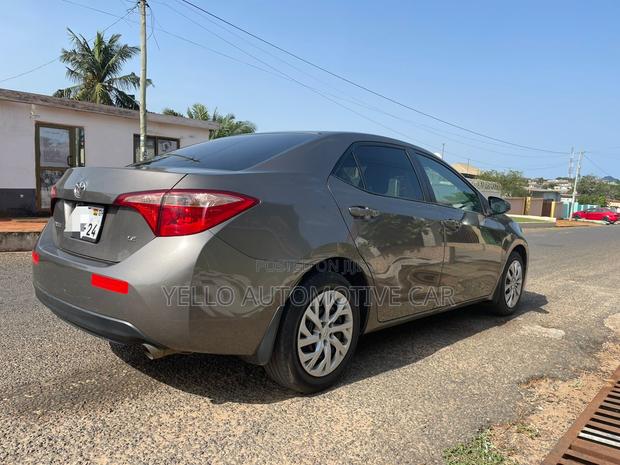 Rent Toyota Corolla · Photo 5
